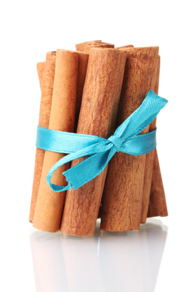 cinnamon-sticks-isolated-white